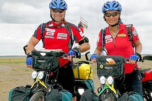 Die vierte Etappe ist geschafft: Denis und Tanja Katzer auf ihrer Extrem-Tour in die Mongolei.