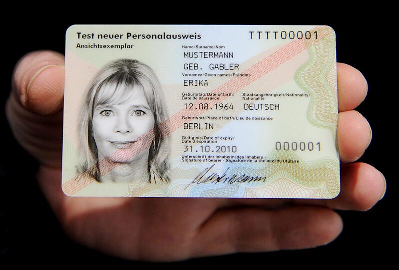 Klein, handlich, teuer - der neue "Perso" kommt nicht an.