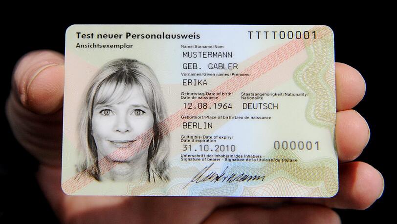Klein, handlich, teuer - der neue "Perso" kommt nicht an. Klein, handlich, teuer - der neue "Perso" kommt nicht an.