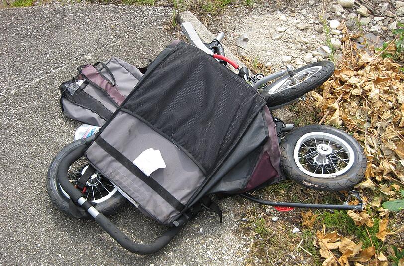 Der Sog war so stark, dass der Kinderwagen auf die Gleise gezogen wurde.