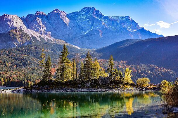 Ein Postkarten-Motiv, dessen Schönheit bisweilen zu Ausnahmezuständen führt: der Eibsee.