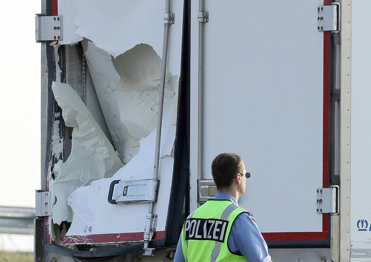 Bei einem Verkehrsunfall am Dreieck Barnim (Brandenburg) auf dem nördlichen Berliner Ring sind sechs Menschen ums Leben gekommen.
