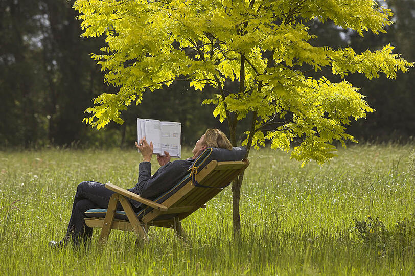 Die Häuser der Bibliotels müssen auch in den Gärten lauschige Ecken zum Schmökern bieten.