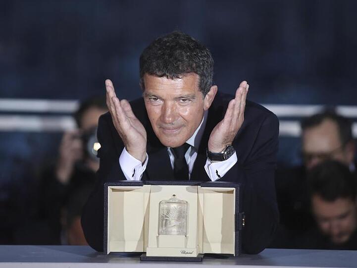 Antonio Banderas, der in "Dolor y Gloria" einen schwulen Regisseur spielt, ist als bester Darsteller ausgezeichnet worden.