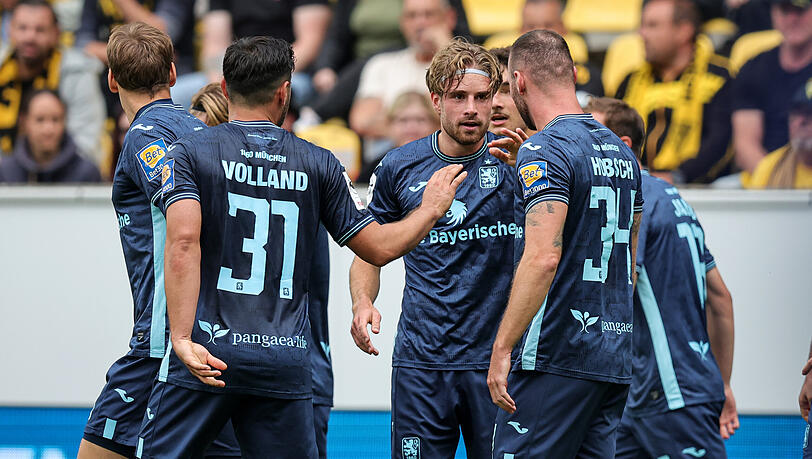 Die Einwechselspieler Hobsch und Philipp entschieden die Partie gegen Aachen. Die Einwechselspieler Hobsch und Philipp entschieden die Partie gegen Aachen.