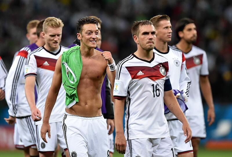 In der Zitterpartie gegen Algerien (2:1 nach Verlängerung) wurde Lahm wieder auf die rechte Außenverteidigerposition beordert. Auf dieser Position sollte er bis zum Ende des Turniers auch bleiben.