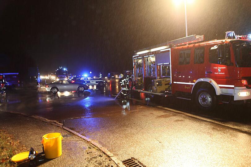 Die beiden Reiterinnen übersahen den Audi und wurden von ihm erfasst. Die Bilder von dem schrecklichen Unfall.