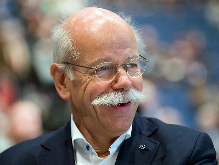 Daimler-Chef Dieter Zetsche hat ein lustiges Weihnachtsvideo gemacht.