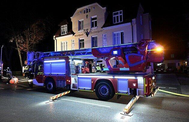 Weiter Bilder vom Feuerwehreinsatz, bei dem fünf Menschen verletzt wurden.