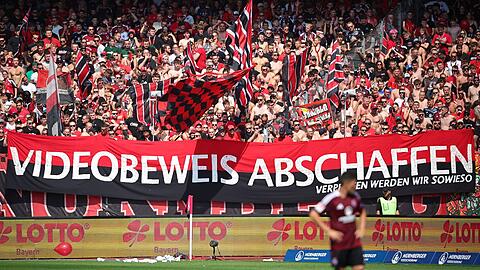 Die Nürnberger Fans haben eine klare Meinung.