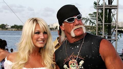 Brooke Hogan erinnert anl&auml;sslich seines ersten Todestags an ihren Vater Hulk Hogan.