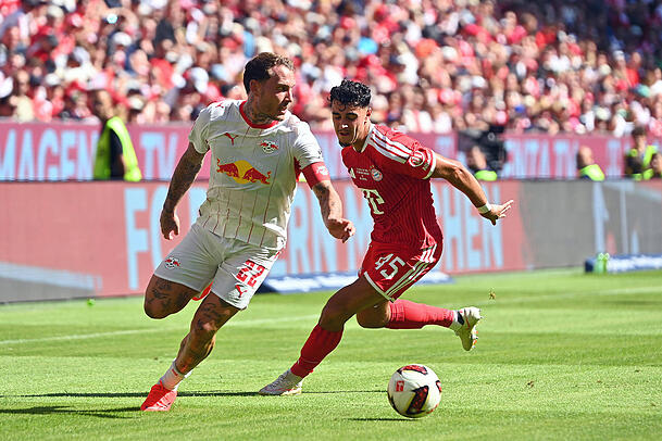Präsent: Aleksandar Pavlovic vom FC Bayern. Präsent: Aleksandar Pavlovic vom FC Bayern.
