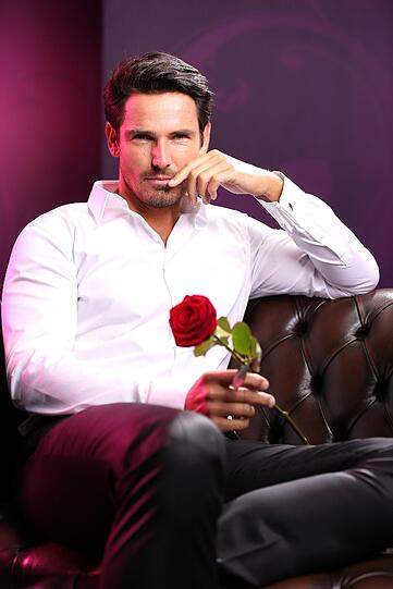 Das ist der neue Bachelor für die Staffel 2013: "Jan" darf sich seine Traumfrau aus 20 Bewerberinnen aussuchen. Alle Infos zu 'Der Bachelor' im Special bei RTL.de: http://www.rtl.de/cms/sendungen/show/der-bachelor.html