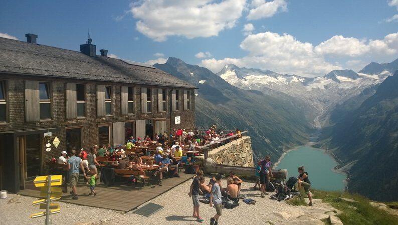 Blick von der Hütten-Terrasse auf den Schlegeisspeicher. Blick von der Hütten-Terrasse auf den Schlegeisspeicher.