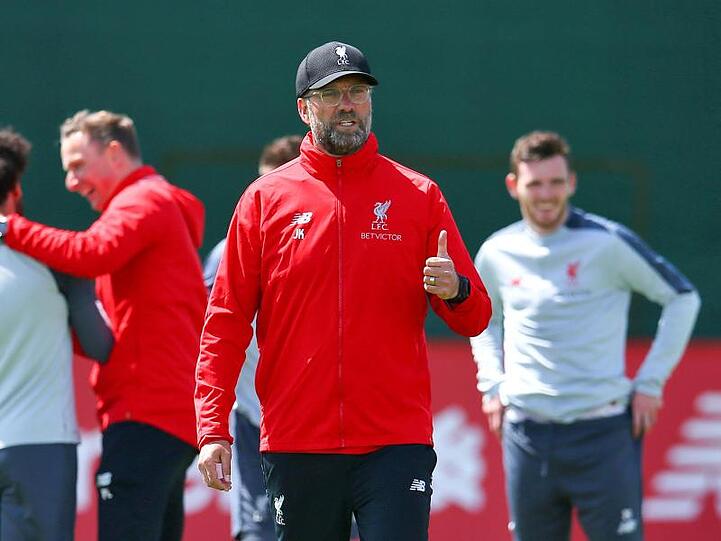 Jürgen Klopp (M.) will endlich die Champions League gewinnen.