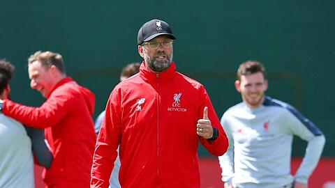 Jürgen Klopp (M.) will endlich die Champions League gewinnen.