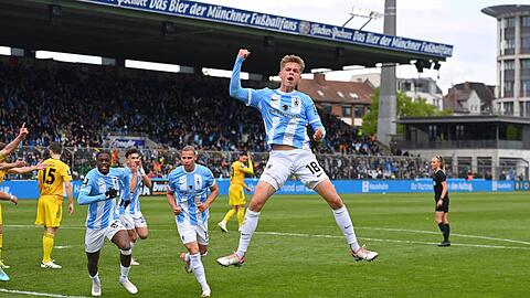 It's a me - Tim Kloss. Der Löwen-Youngster jubelte nach seinem Premierentreffer für den TSV 1860 ausgiebig.