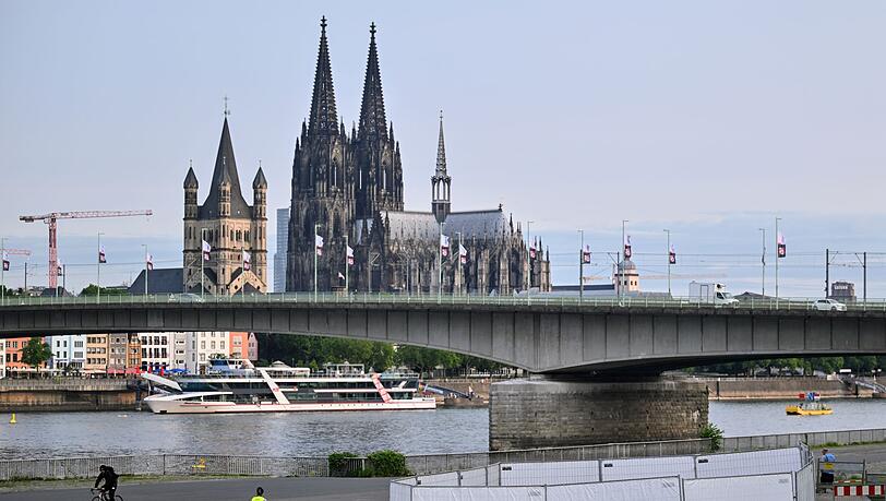 In Köln müssen drei Bomben aus dem Zweiten Weltkrieg entschärft werden - und das verursacht die größte Evakuierungsaktion seit 1945.