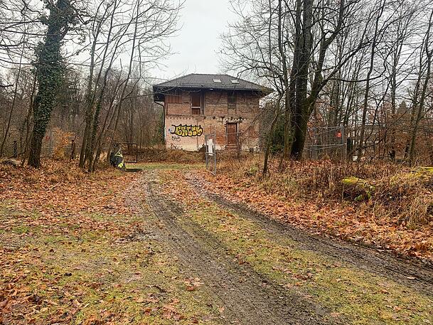 Das letzte Stück Weg führt über einen unbefestigten Weg der Staatsforsten – die keine Probleme machen. Das letzte Stück Weg führt über einen unbefestigten Weg der Staatsforsten – die keine Probleme machen.