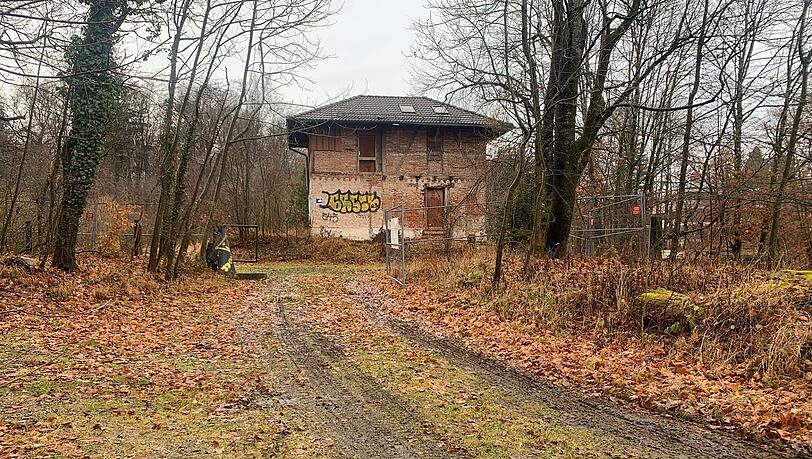 Das letzte Stück Weg führt über einen unbefestigten Weg der Staatsforsten – die keine Probleme machen. Das letzte Stück Weg führt über einen unbefestigten Weg der Staatsforsten – die keine Probleme machen.