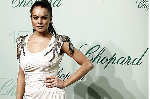 Auf der Chopard-Party sind Celebrities gern gesehen und lassen sich nicht zweimal bitten: So auch (Ex?) Schauspielerin Lindsay Lohan. Aber warum schaut sie denn so grimmig?..