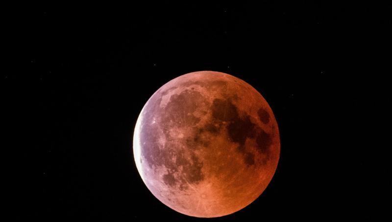 Am Montag kann man in Deutschland erstmals seit 2019 wieder eine totale Mondfinsternis beobachten.
