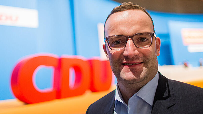 „Sich nur an Recht und Gesetz zu halten, das reicht nicht, das muss jeder Tourist auch“, meint CDU-Mann Jens Spahn. „Sich nur an Recht und Gesetz zu halten, das reicht nicht, das muss jeder Tourist auch“, meint CDU-Mann Jens Spahn.