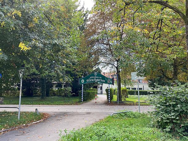 Gunther- und Kriemhildenstraße liegen nah am Hirschgarten. Vom neuen Parkverbot sind deshalb auch Biergartengäste betroffen, die bis zum Sommer noch in den Anwohnerstraßen parken konnten.