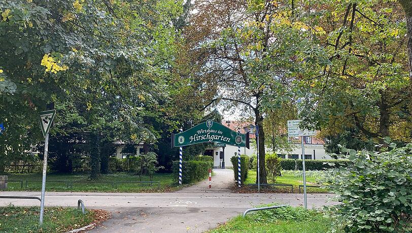 Gunther- und Kriemhildenstraße liegen nah am Hirschgarten. Vom neuen Parkverbot sind deshalb auch Biergartengäste betroffen, die bis zum Sommer noch in den Anwohnerstraßen parken konnten. Gunther- und Kriemhildenstraße liegen nah am Hirschgarten. Vom neuen Parkverbot sind deshalb auch Biergartengäste betroffen, die bis zum Sommer noch in den Anwohnerstraßen parken konnten.