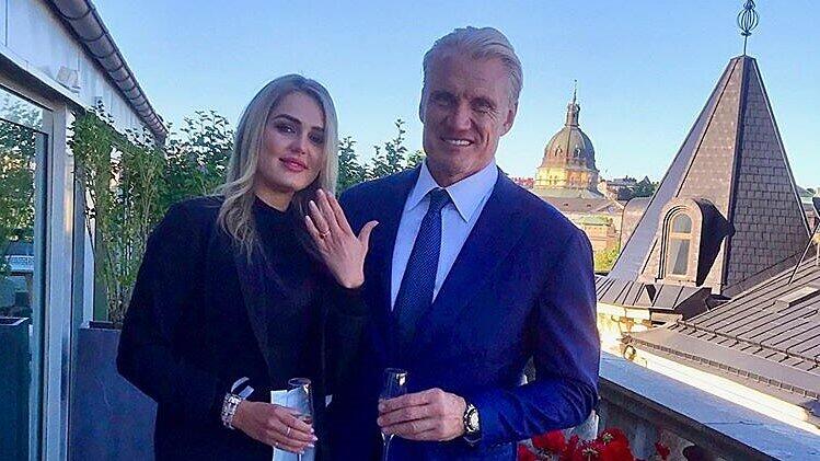 Actionstar Dolph Lundgren (62) hat seiner 38 Jahre jüngeren Freundin Emma im Juni 2020 einen Heiratsantrag gemacht.