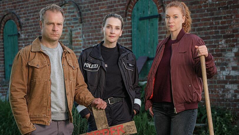 Hauke Jacobs (Hinnerk Schönemann), Hannah Wagner (Jana Klinge, Mitte) und Jule Christiansen (Marleen Lohse) ermitteln in zwei neuen Fällen. Und es wird, wie soll es anders sein, mörderisch! Hauke Jacobs (Hinnerk Schönemann), Hannah Wagner (Jana Klinge, Mitte) und Jule Christiansen (Marleen Lohse) ermitteln in zwei neuen Fällen. Und es wird, wie soll es anders sein, mörderisch!