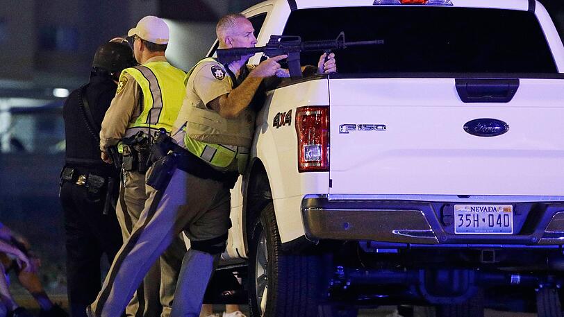 Drama in Las Vegas. Der als Steven Paddock identifizierte Schütze feuerte auf zahlreiche Konzertbesucher. Die Bilder.
