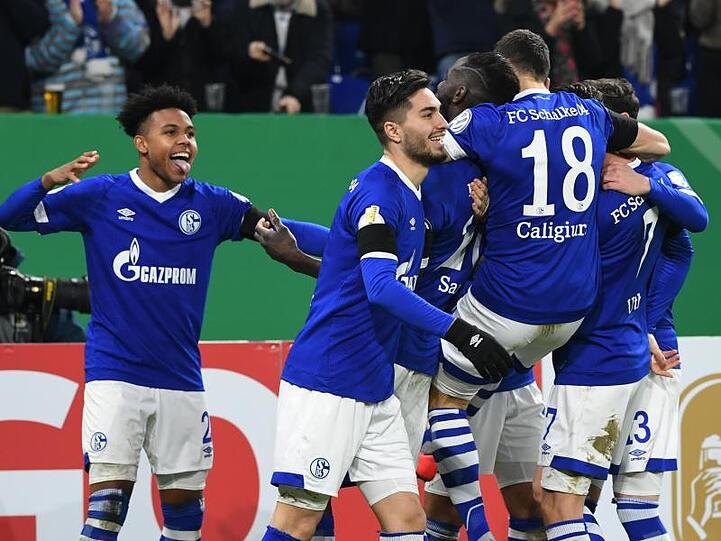 Jubel in Gelsenkirchen: Der FC Schalke 04 hat Fortuna Düsseldorf im Pokal-Achtelfinale souverän mit 4:1 besiegt.