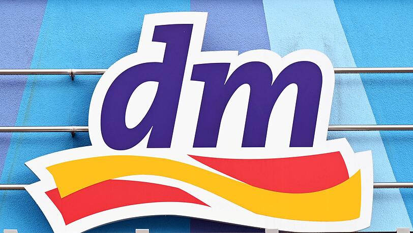 Der Drogeriemarkt dm ruft einen Esslernl&ouml;ffel zur&uuml;ck. (Illustration)