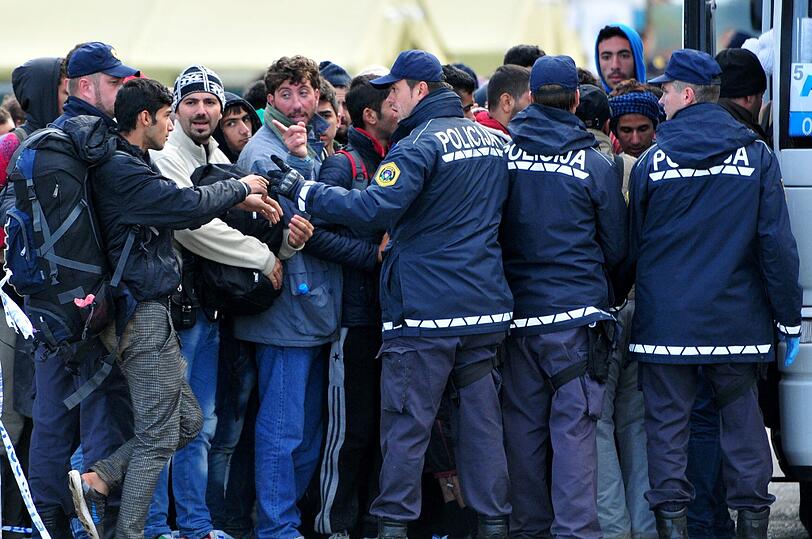 Chaos an Sloweniens Grenzen: Slowenien appellierte erneut an die EU, bei der Bewältigung der Krise zu helfen.