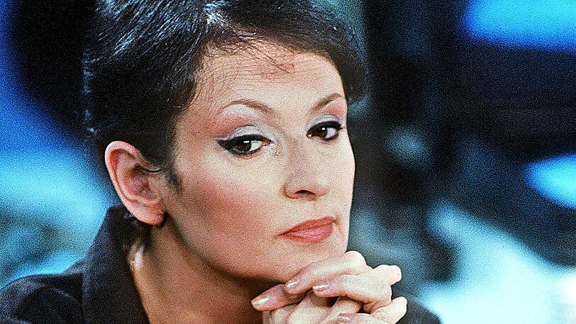 Paris: Die französische Chansonsängerin Barbara ist in einem Fernsehstudio.