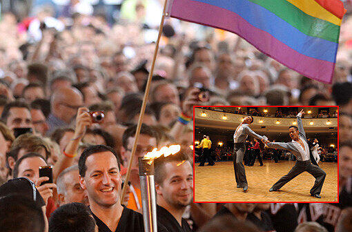 Regenbogenflagge und Fackel: Die &bdquo;Gay Games&ldquo; vor knapp zwei Jahren in Köln: Im Jahr 2018 will München die Regenbogen-Spiele ausrichten. Hier sieht man zum Beispiel Mann und Mann beim Paartanz: eine der rund 30 Sportarten bei der schwul-lesbischen Sportveranstaltung. Auch Fußball wird gespielt.