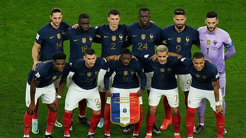 Die Spieler der französischen Nationalmannschaft stehen für ein Gruppenbild zusammen.