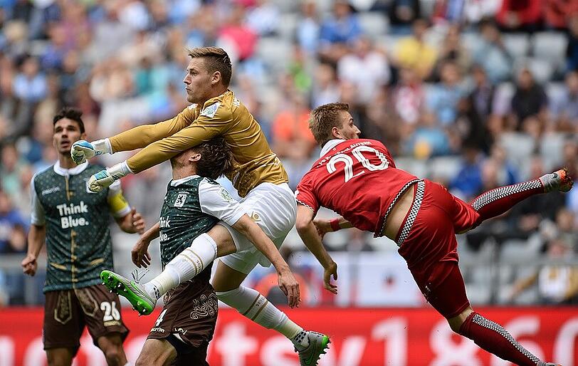 Entschuldigte sich bei seiner Mannschaft dafür, dass er Jenssens Treffer nicht verhindern konnte: Löwen-Keeper Vitus Eicher.