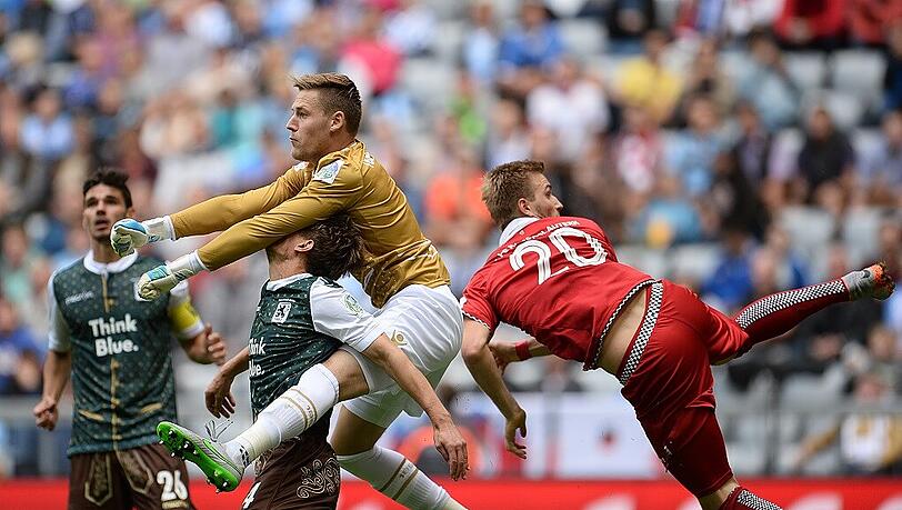 Entschuldigte sich bei seiner Mannschaft dafür, dass er Jenssens Treffer nicht verhindern konnte: Löwen-Keeper Vitus Eicher.