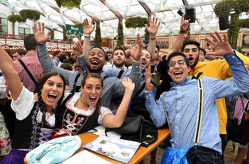 Regen, Stimmung, Bier: Oktoberfest 2016: Der erste Tag in Bildern - Oktoberfest - Abendzeitung München