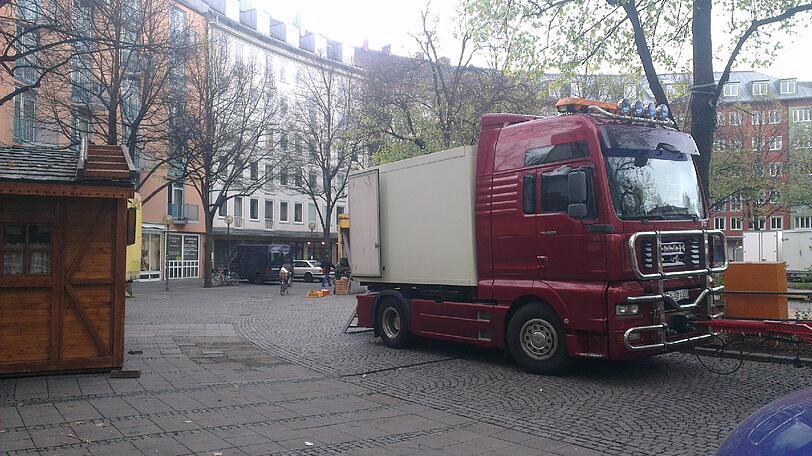 Jetzt geht's los: In Haidhausen wird der Weihnachtsmarkt aufgebaut.