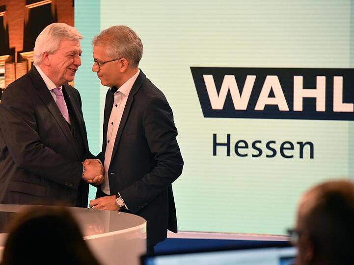 Volker Bouffier (CDU) und Tarek Al-Wazir (Grüne) mussten um den Fortbestand ihrer schwarz-grünen Koalition mehrere Wochen lang bangen.