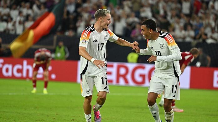 Bayern gegen Bayer - ganz Fußball-Deutschland blickt am Samstag auf das Duell, das auch im Zeichen der beiden deutschen Hoffnungsträger Jamal Musiala (r.) und Florian Wirtz steht.