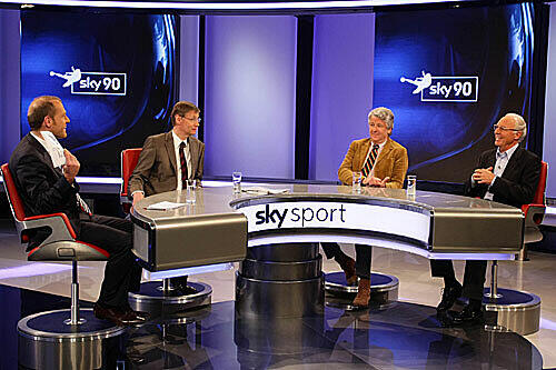 "Sky 90" wird zum Wettbüro: Beckenbauer und Jauch wetten um eine Kiste Wein, ob Schalkes Torwart Manuel Neuer zu Bayern geht.