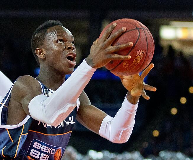Er ist Deutschlands größtes Basketball-Talent: Dennis Schröder ist in Atlanta gelandet. Er spielt jetzt für die  Atlanta Hawks in der NBA.