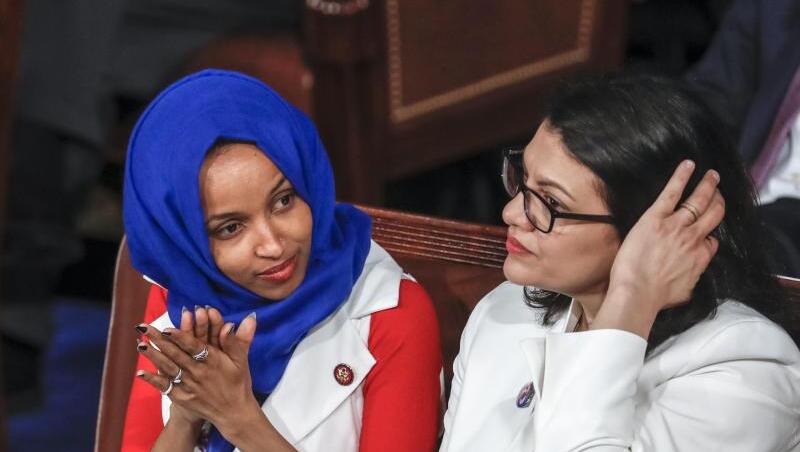 Die Abgeordneten des US-Repräsentantenhauses, Ilhan Omar (l) und Rashida Tlaib.