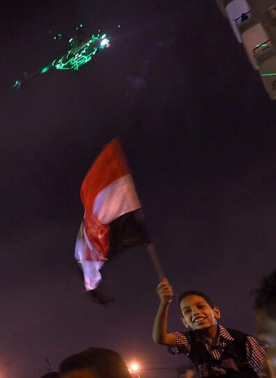 Ausnahmezustand am auf dem Tahrir-Platz in Kairo. Millionen Menschen feiern die Absetzung von Mohammed Mursi durch das ägyptische Militär.