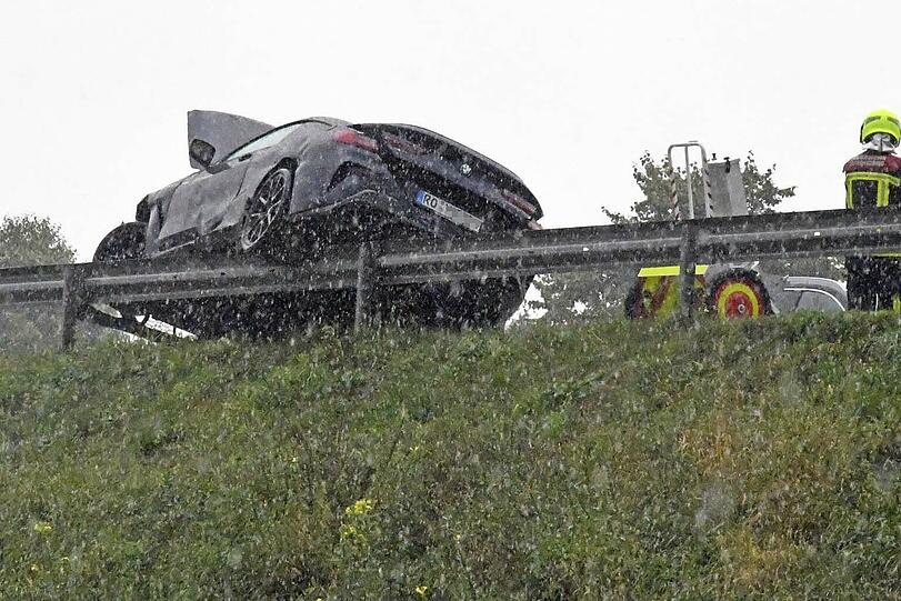 Glück im Unglück hatte am Dienstag ein BMW-Fahrer bei einem Unfall auf der Autobahn 8 nahe der Anschlussstelle Neubiberg.