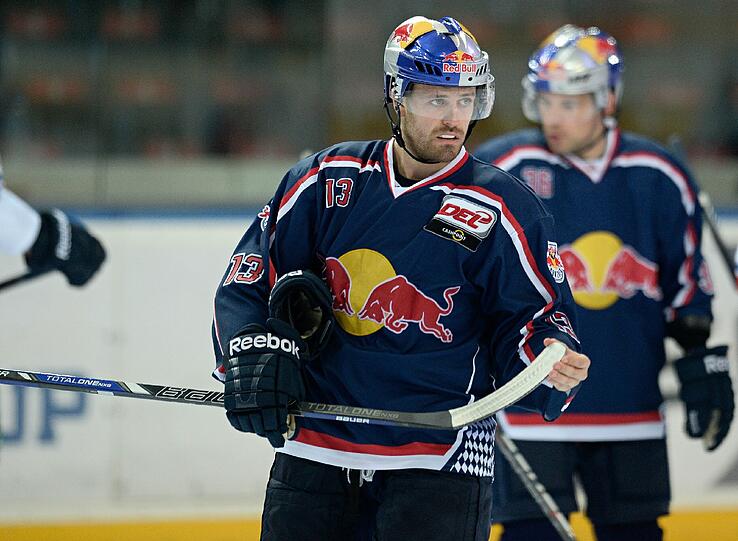 Der neue EHC Red Bull München um Daniel Sparre.